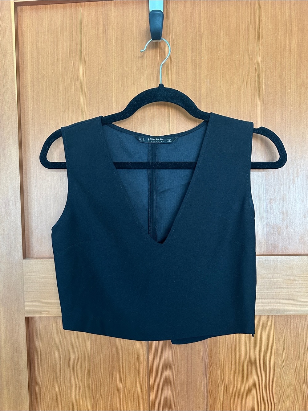Zara Black V-Neck Cropped Top